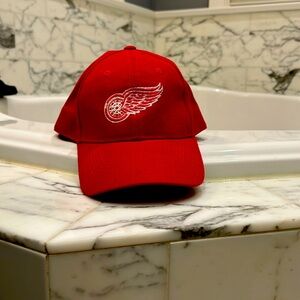 Red Wings Hockey hat cap fitted size 7.5  NWOT excellent condition never worn